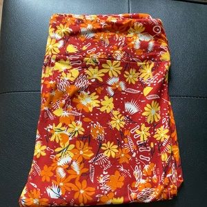 *Tall and curvy floral LuLaRoe Leggings